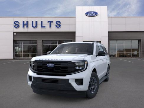 New 2026 Ford Expedition Active image 2