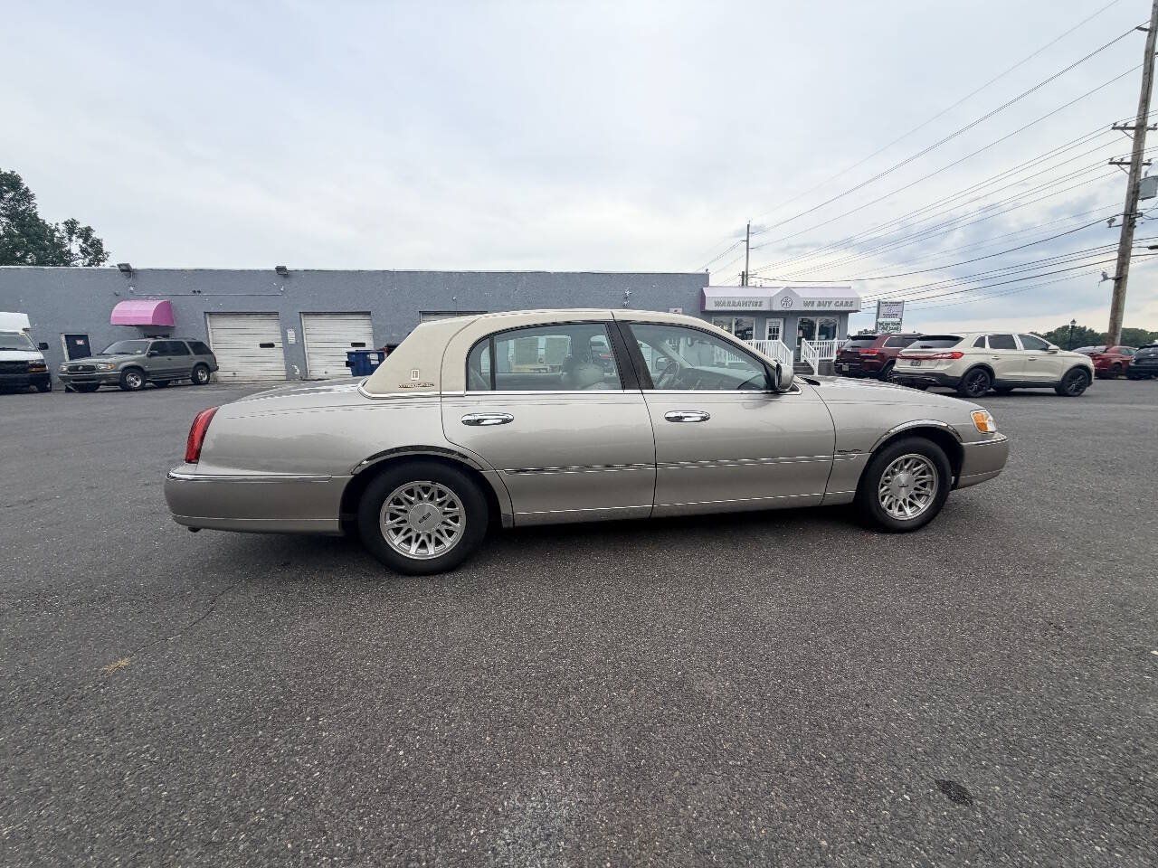 Used 1999 Lincoln Town Car Signature RWD image 27
