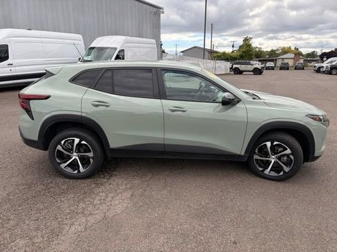 Used 2024 Chevrolet Trax RS FWD image 9