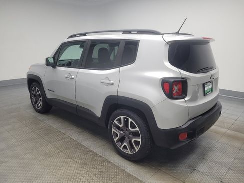 Used 2016 Jeep Renegade Latitude FWD image 3