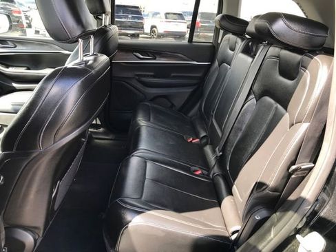 Used 2023 Jeep Grand Cherokee Limited image 18