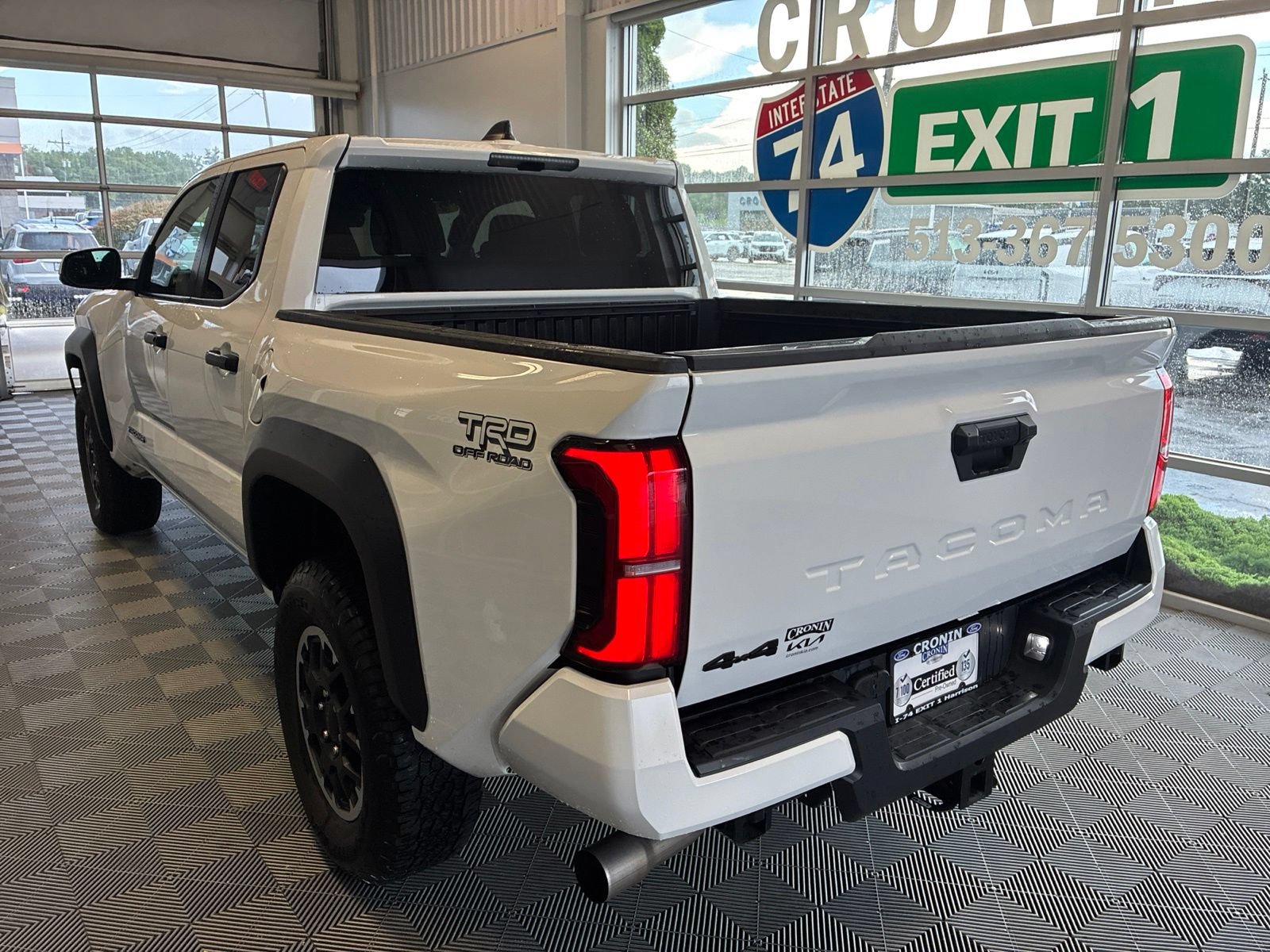 Used 2024 Toyota Tacoma TRD Off-Road AWD/4WD image 4