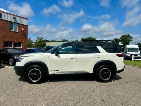 Used 2024 Nissan Pathfinder Rock Creek AWD/4WD image 4