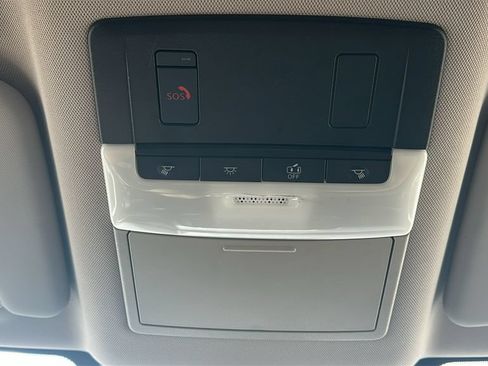 Used 2025 Nissan Rogue SV FWD image 29