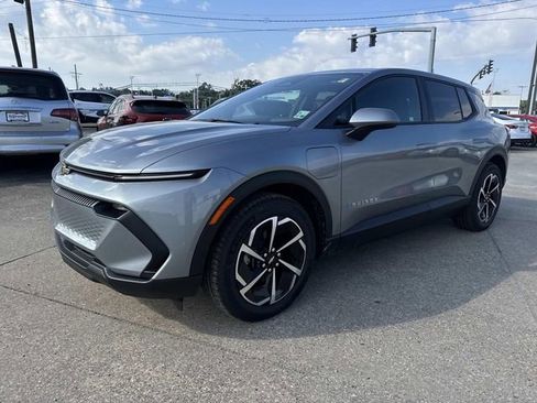 Used 2025 Chevrolet Equinox EV LT image 3