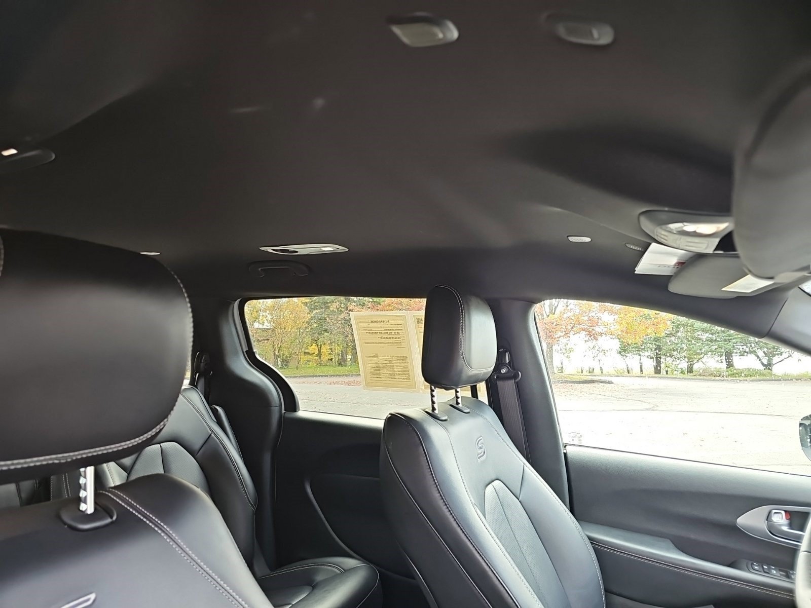 Used 2024 Chrysler Pacifica Limited FWD image 12