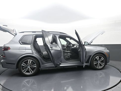 Used 2026 BMW X7 xDrive40i w/ M Sport Package AWD/4WD image 46