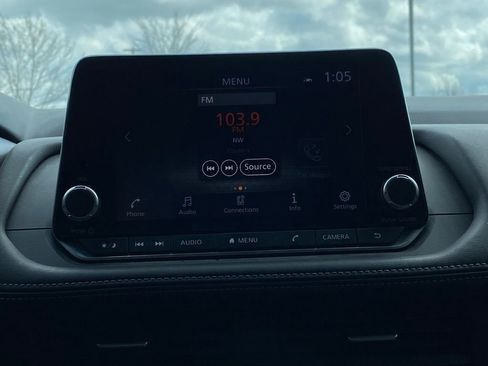 Used 2024 Nissan Rogue SV w/ SV Premium Package image 11