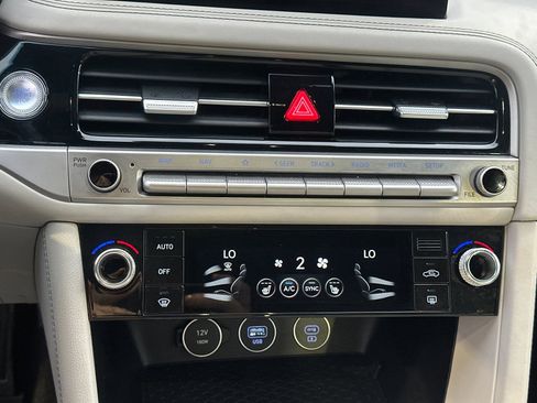 Used 2025 Genesis G70 2.5T image 30