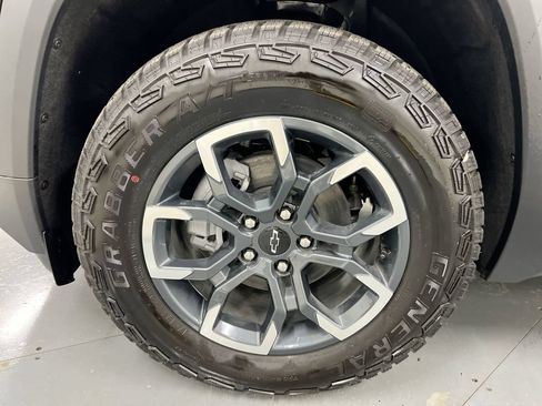 Used 2025 Chevrolet Equinox ACTIV w/ Safety and Technology Package FWD image 26