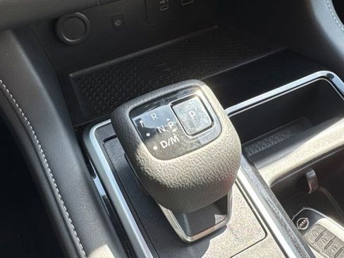 Used 2024 Nissan Pathfinder SL AWD/4WD image 37