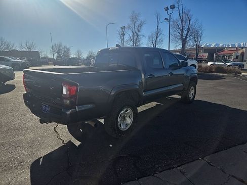 Used 2022 Toyota Tacoma SR image 5