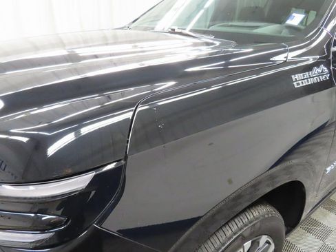 Used 2025 Chevrolet Suburban High Country image 40