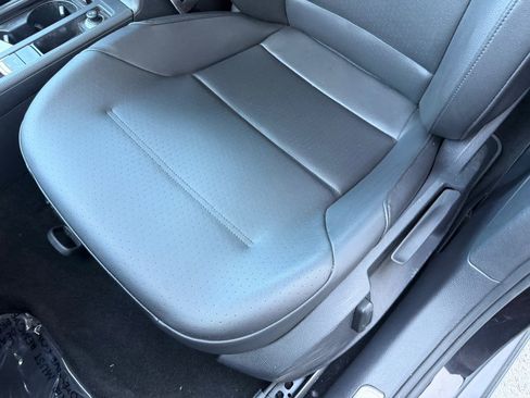 Used 2019 Volkswagen e-Golf SEL Premium image 21