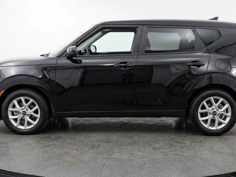 Used 2025 Kia Soul LX w/ LX Technology Package FWD image 5