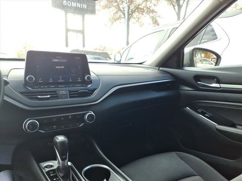 Used 2021 Nissan Altima 2.5 SV w/ SV Premium Package image 24