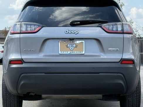 Used 2019 Jeep Cherokee Latitude Plus w/ Comfort/Convenience Group image 3