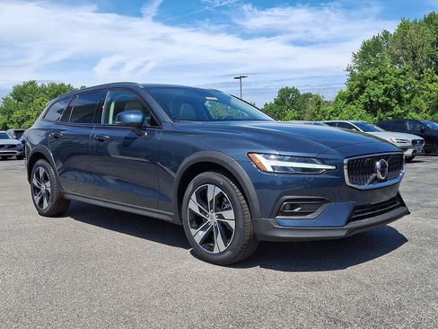 New 2026 Volvo V60 B5 Cross Country Plus w/ Climate Package AWD/4WD image 1