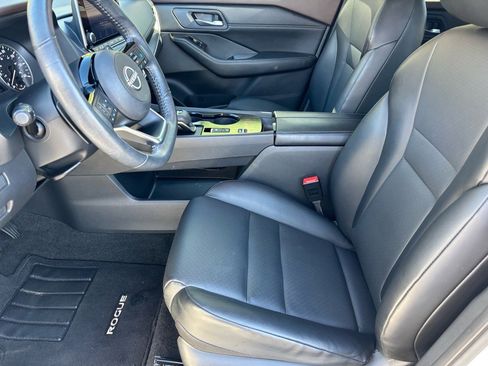 Used 2023 Nissan Rogue SV w/ SV Premium B Package image 8