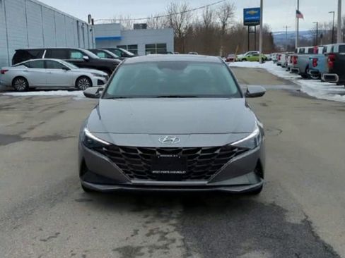 Used 2023 Hyundai Elantra Limited image 3