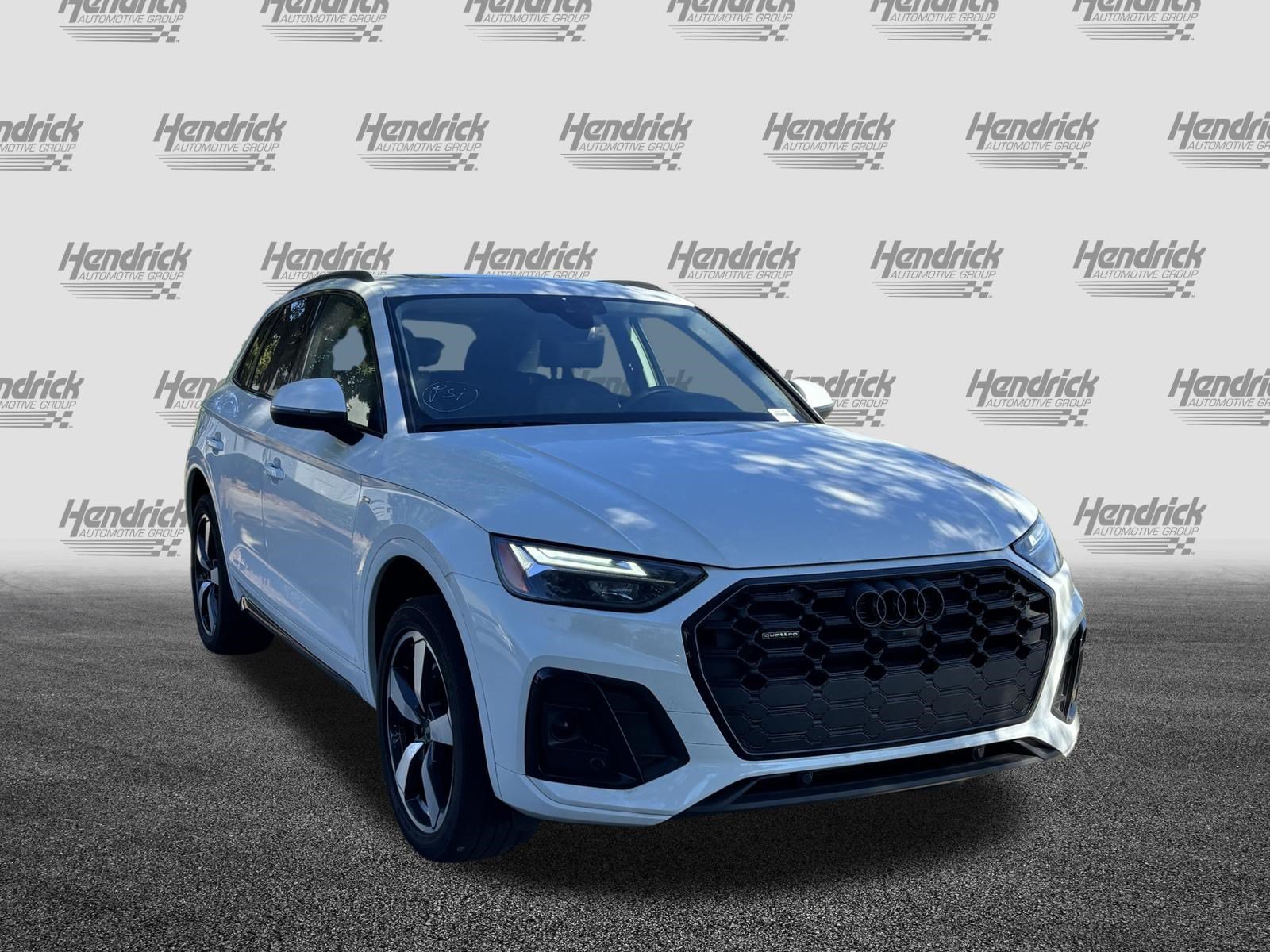 Used 2023 Audi Q5 2.0T Premium Plus w/ Premium Plus Package AWD/4WD image 2
