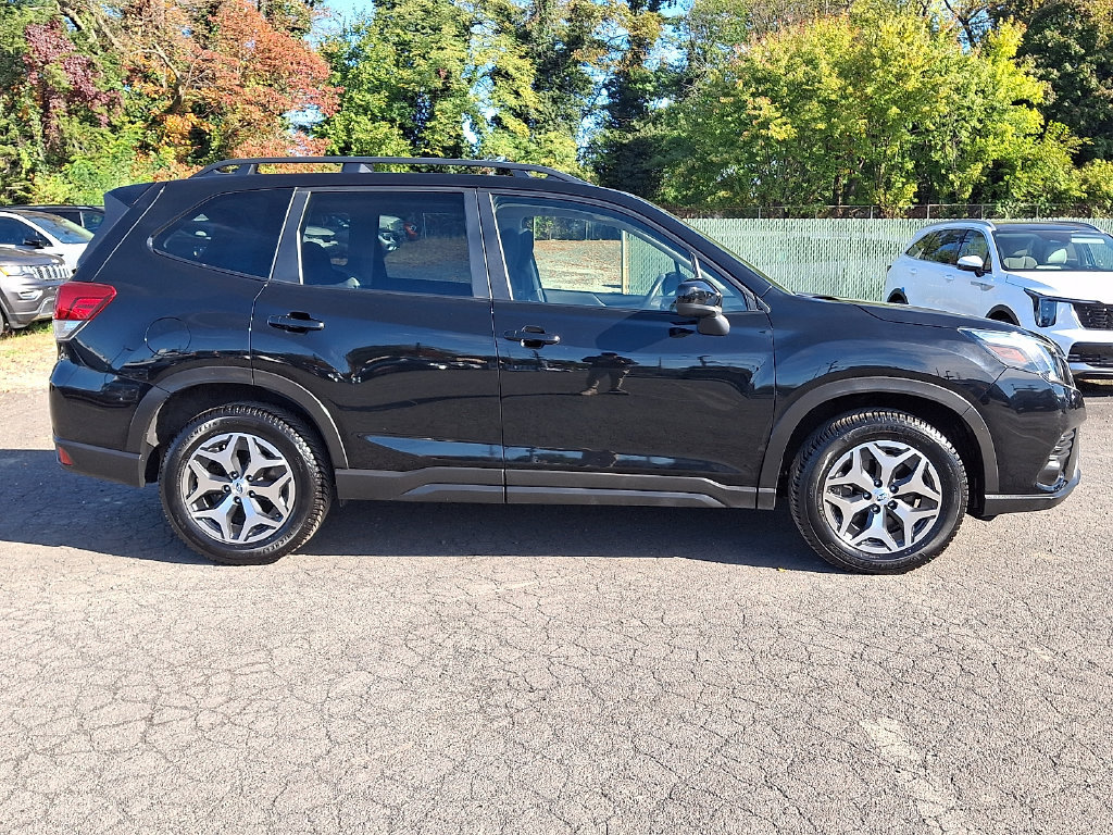 Used 2022 Subaru Forester Premium AWD/4WD image 11