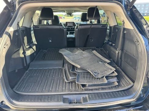 Used 2022 Toyota Highlander XLE AWD/4WD image 44