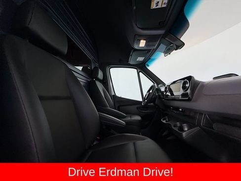 Used 2025 Mercedes-Benz Sprinter 2500 image 21