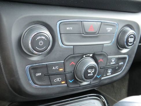 Used 2019 Jeep Compass Limited AWD/4WD image 25