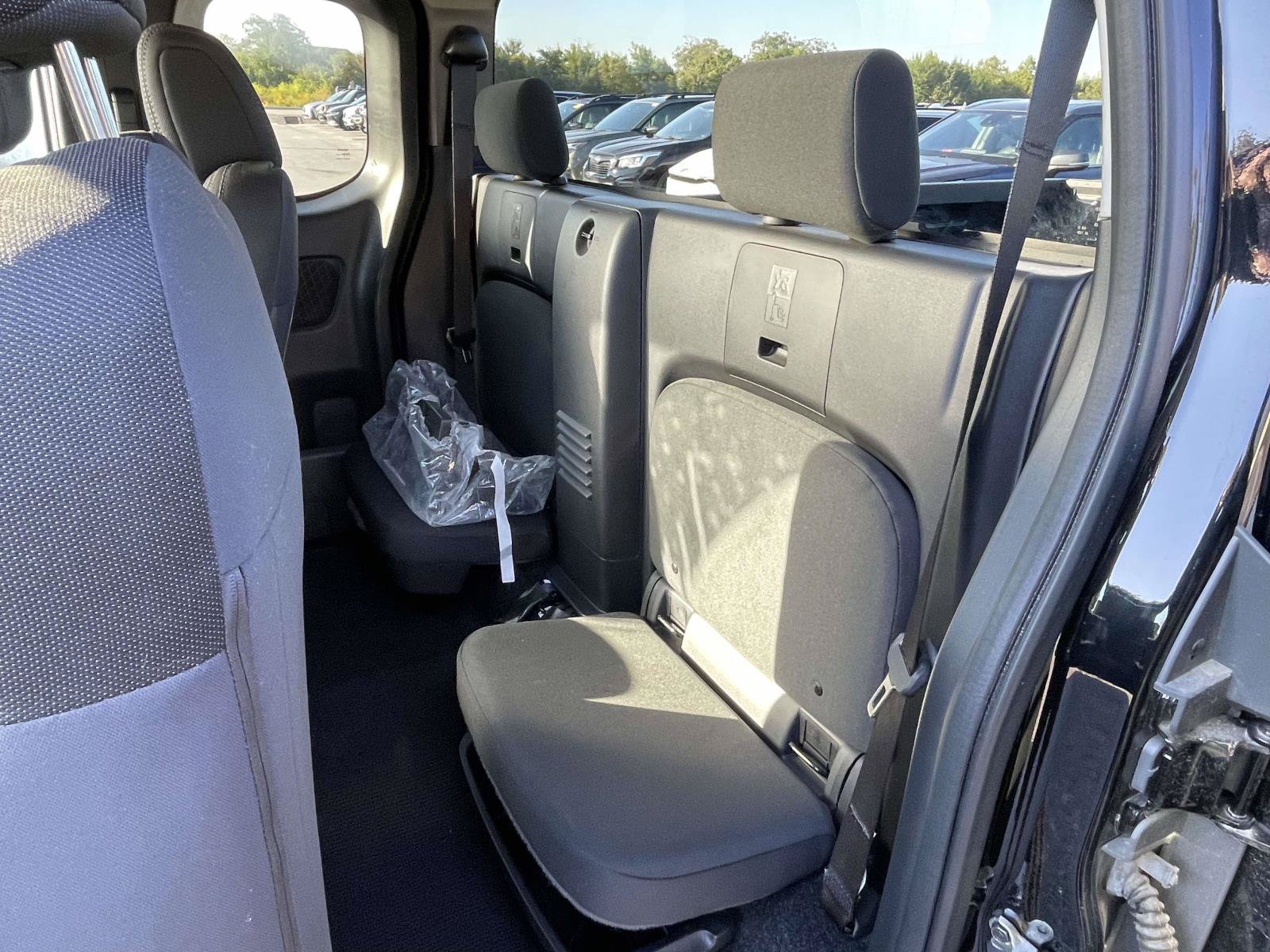 Used 2025 Nissan Frontier SV RWD image 5