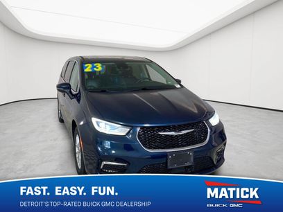 Used 2023 Chrysler Pacifica Touring-L