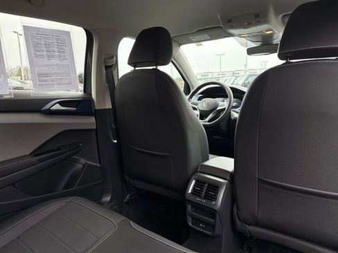 Used 2024 Volkswagen Taos SE image 25