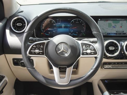Used 2021 Mercedes-Benz GLA 250 4MATIC w/ Premium Package image 13