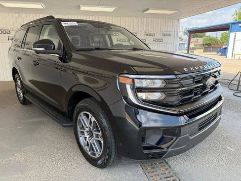 Certified 2025 Ford Expedition Active AWD/4WD image 1