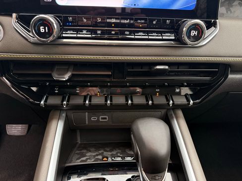 Used 2024 Chevrolet Colorado ZR2 w/ ZR2 Convenience Package III image 48