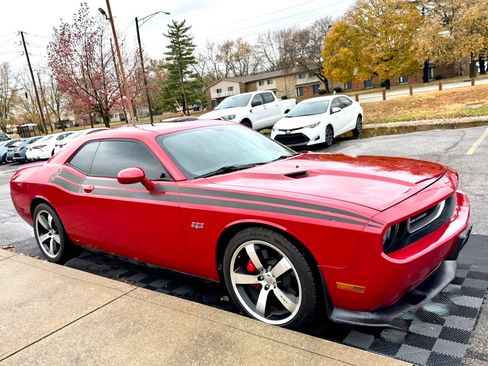 Used 2012 Dodge Challenger SRT8 w/ Premium Sound Group image 2