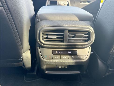 Certified 2025 Honda Pilot Touring image 22