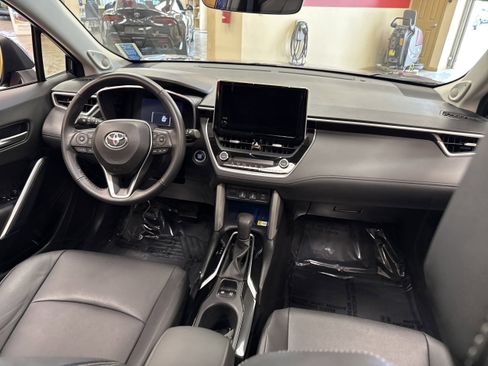 Used 2023 Toyota Corolla Cross XLE w/ Convenience Package image 21