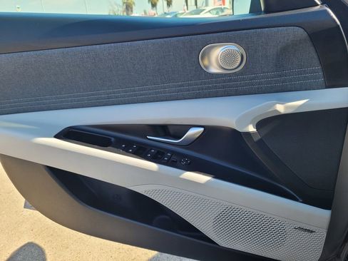 Used 2023 Hyundai Elantra Limited image 13