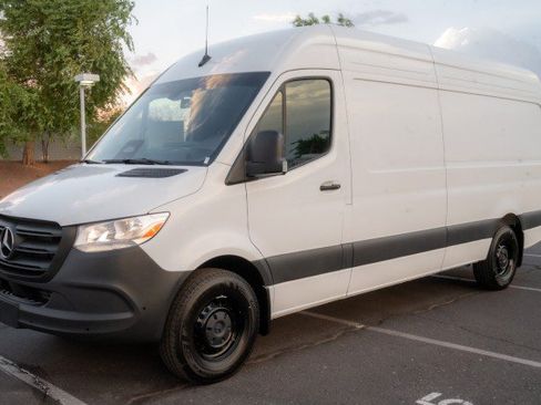 Used 2025 Mercedes-Benz Sprinter 2500 image 1