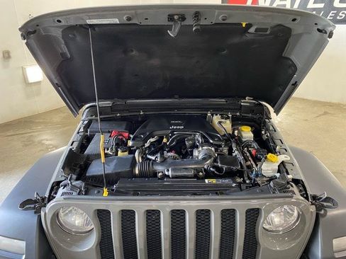 Used 2018 Jeep Wrangler Unlimited Sport AWD/4WD image 19