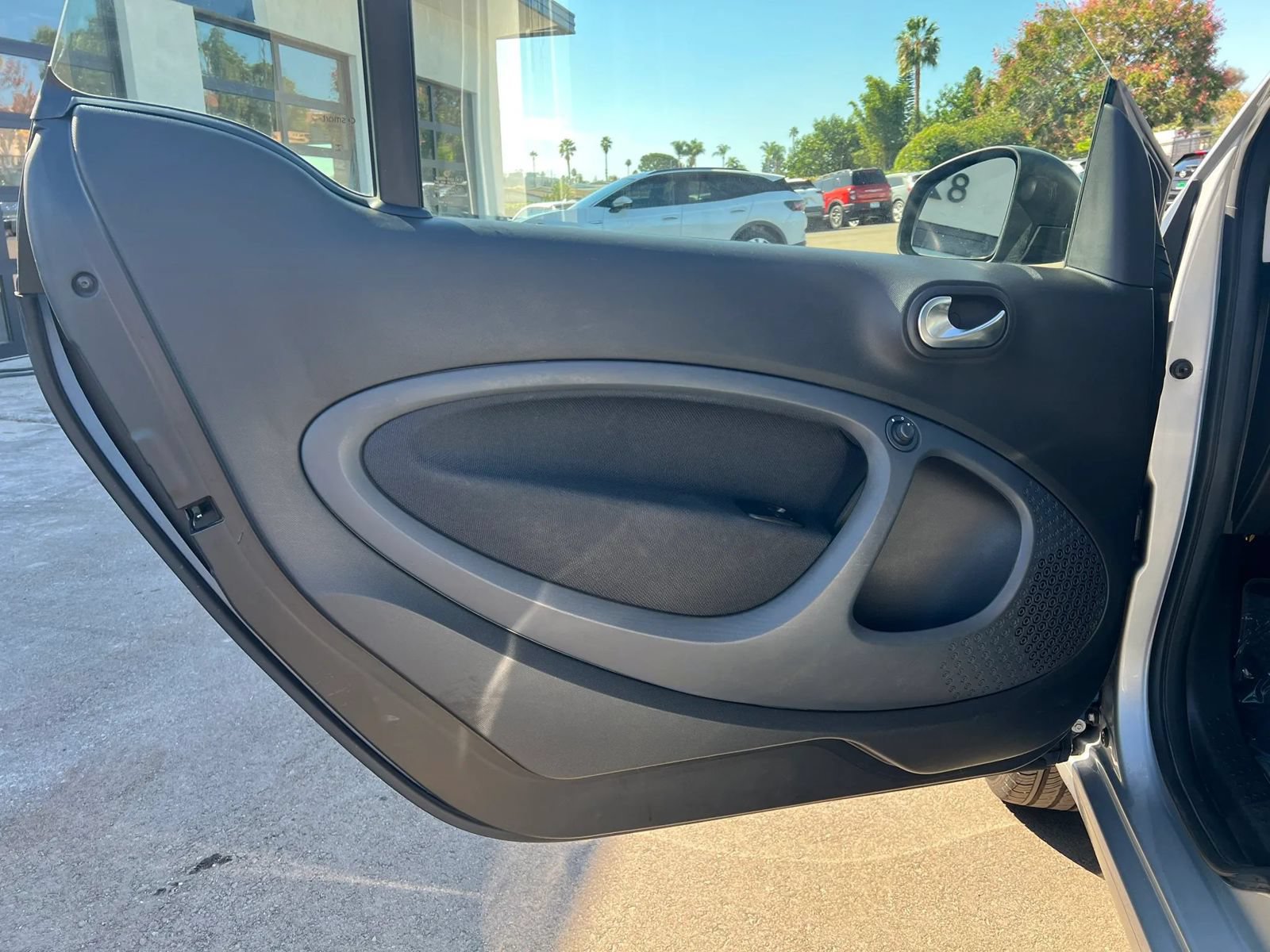 Used 2018 smart fortwo electric drive RWD image 9