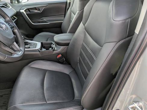Used 2021 Toyota RAV4 XLE Premium image 23