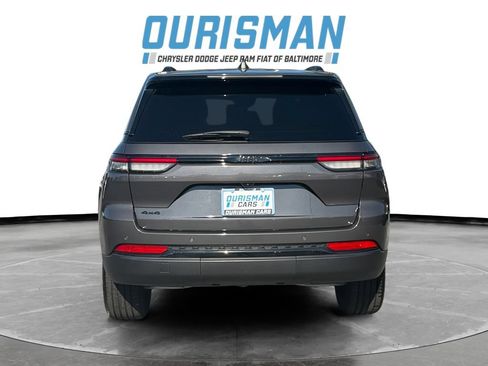 Used 2025 Jeep Grand Cherokee Altitude w/ Trailer Tow Package AWD/4WD image 5