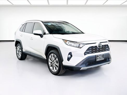 Used 2021 Toyota RAV4 Limited FWD image 3