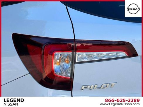 Used 2022 Honda Pilot Sport image 11