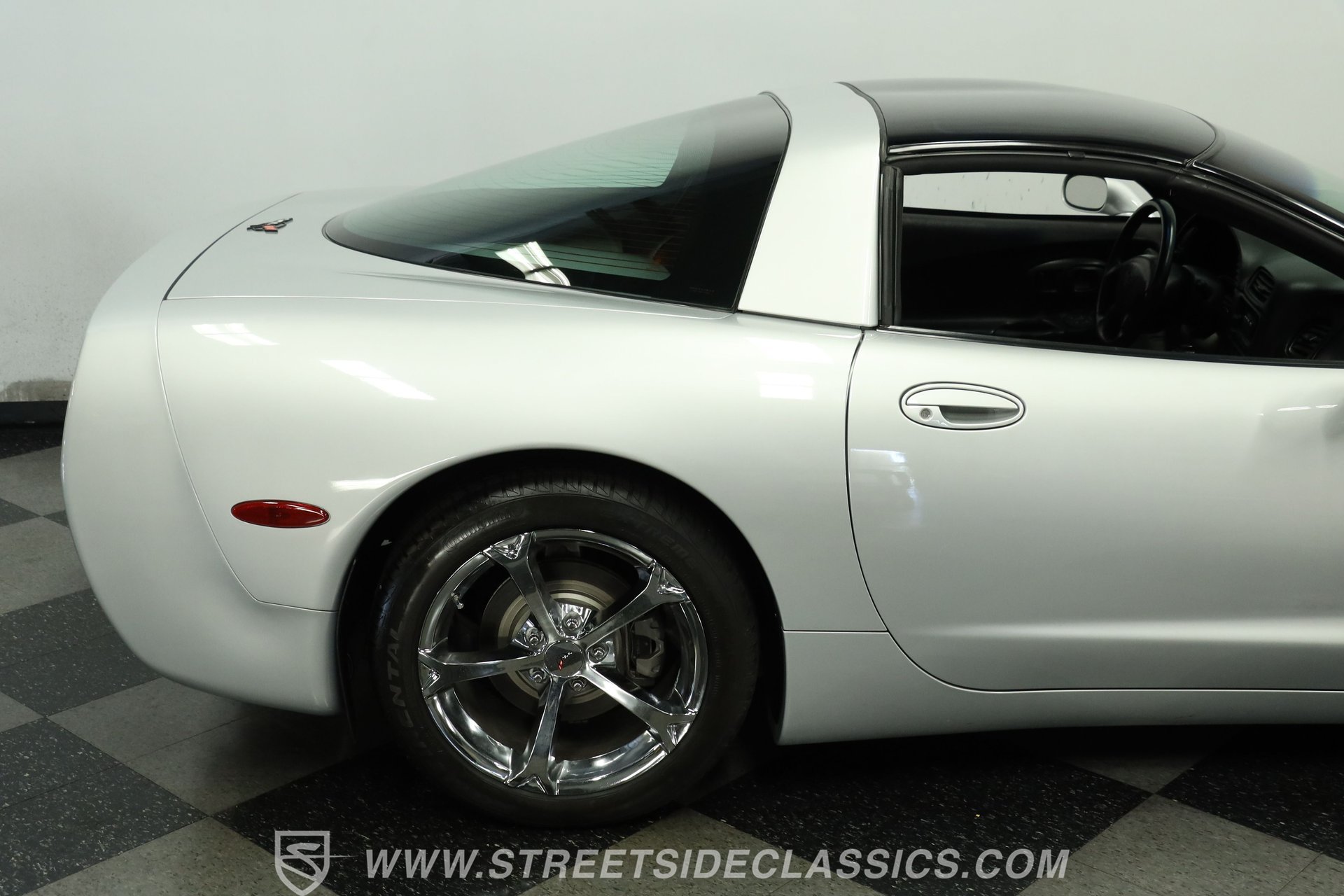 Used 1998 Chevrolet Corvette Coupe w/ Roof Pkg RWD image 27
