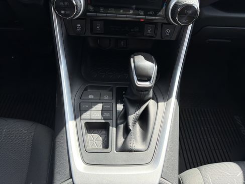 Used 2020 Toyota RAV4 XLE w/ Convenience Package image 23