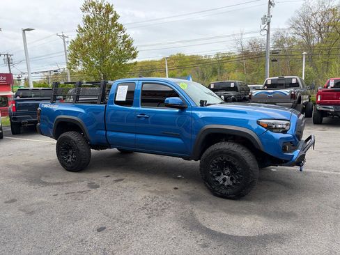 Used 2017 Toyota Tacoma TRD Off-Road w/ Tow Package AWD/4WD image 5