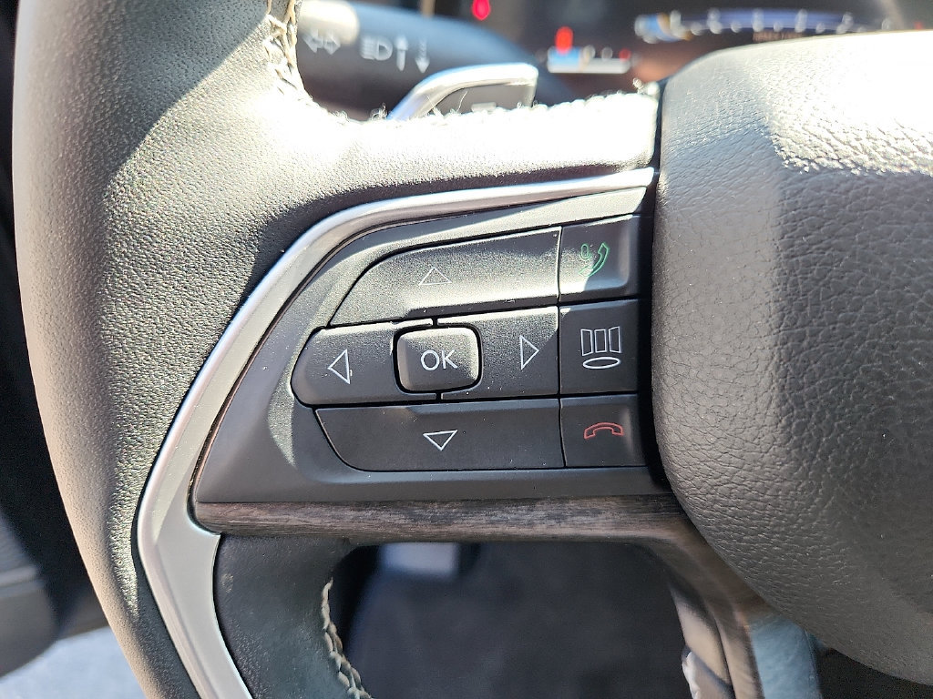Used 2024 Jeep Grand Cherokee Limited AWD/4WD image 22
